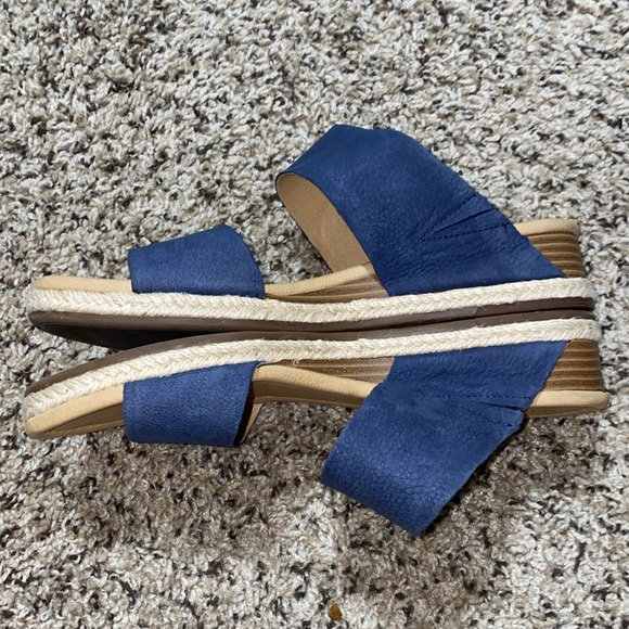 〽️Lucky Brand Women's Leather Wedge Navy Sandals! - Picture 8 of 8